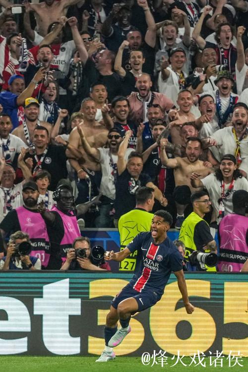 欧冠-拉莫斯关键破门马尤卢立功 巴黎圣日耳曼2-1险胜巴萨 欧冠-拉莫斯关键破门马尤卢立功 巴黎圣日耳曼2-1险胜巴萨